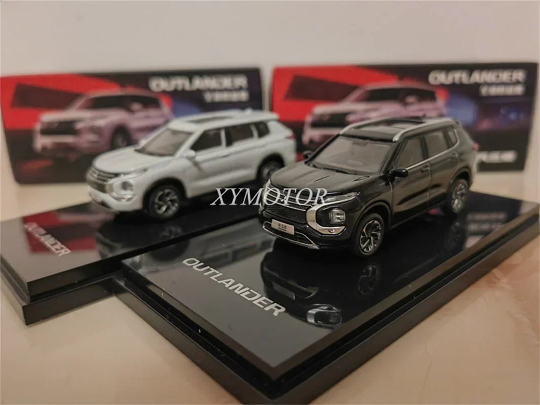 1/64 For Mitsubishi OUTLANDER 2023 SUV Metal Diecast Model Car Toys Gifts Hobby Display Black/White Collection Ornaments