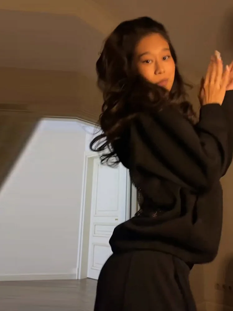 سترة نسائية مثيرة شفافة بدون ظهر بأكمام طويلة سترات فضفاضة متينة للسيدات لخريف وشتاء 2025 ملابس خارجية أنيقة للشارع للسيدات