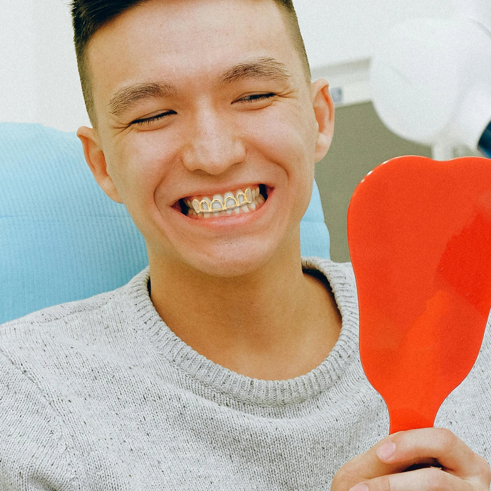 

1 комплект, рэпер, золотые зубы, гриль, клык, дизайн, циркониевые камни, Хэллоуин, жуткий аксессуар, вечерние, смелые, эффектные