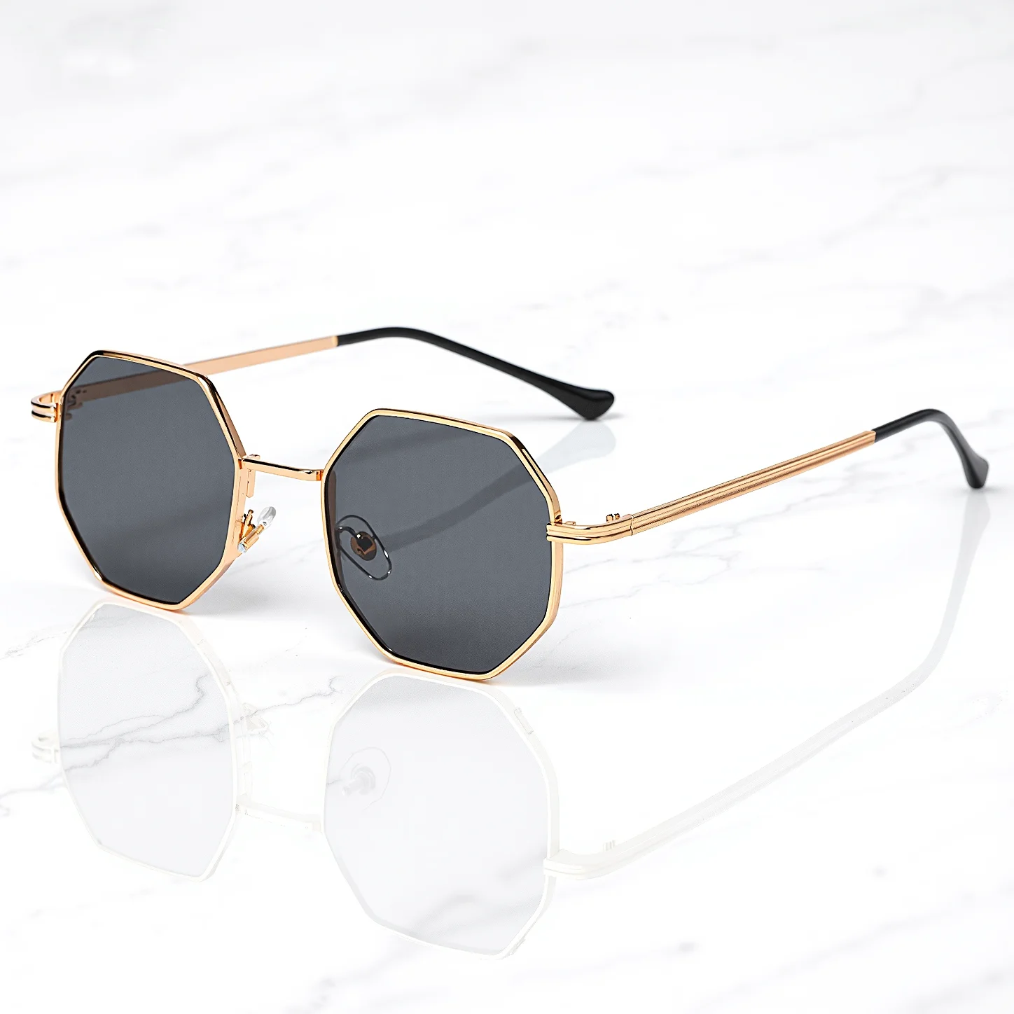 Modische Retro-Sonnenbrille für Männer und Frauen, klassische Vintage-Sonnenbrille in Polygonform mit Metallrahmen und UV-Schutz für Reisen, Fahren, S