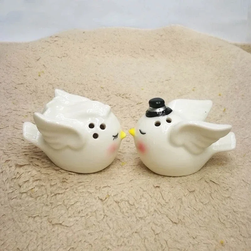 6.2*4*4.2CM Cartoon Hand-painted Angel Bird Couple Ceramic Spice Bottle Gift Pair of Home Kitchen Supplies Pepper Salt Shaker