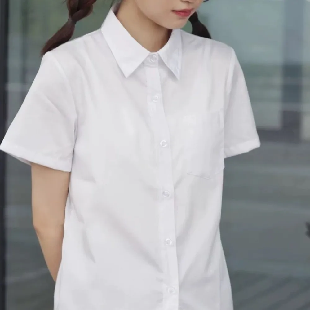 Camisa blanca clásica informal, estilo preppy básico, camisa holgada, blusa sencilla de manga corta para estudiantes de secundaria