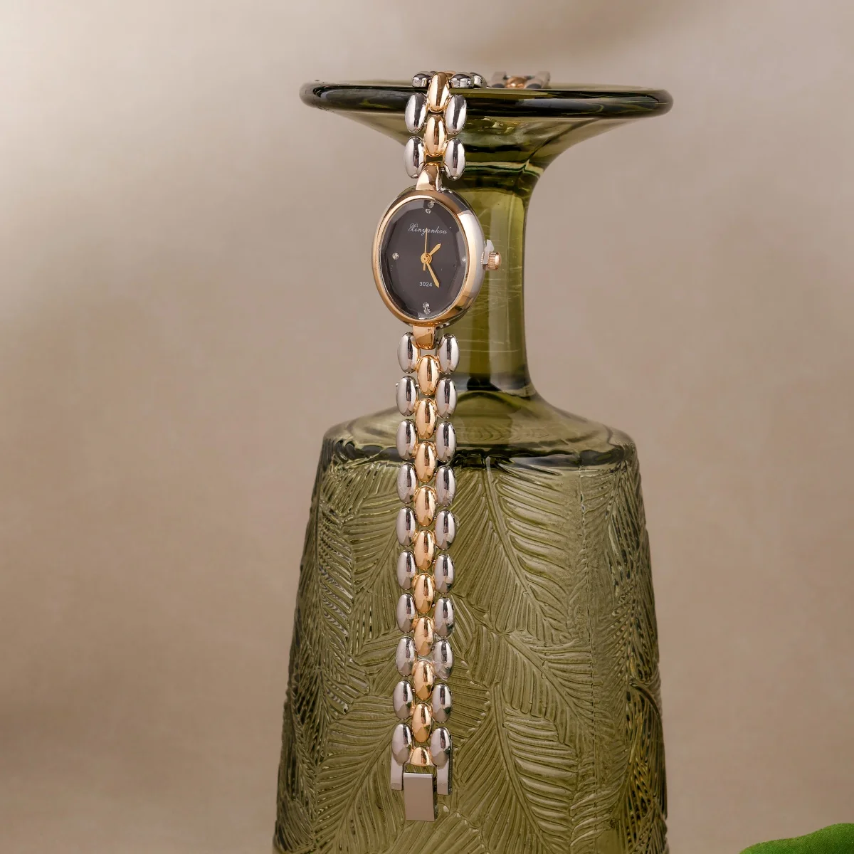 Элегантные женские часы с овальным циферблатом с бриллиантами, золотистый, серебристый, альтернативный ремешок для часов, подробное мастерство, модные модные часы