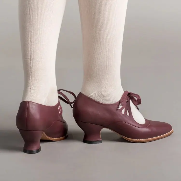 Damen Vintage Schnürschuhe mit niedrigem Absatz, viktorianische Hochzeitsschuhe, Renaissance-Kostümschuhe, Schmetterlingsflügel-Spitzenschuhe – Detail 11