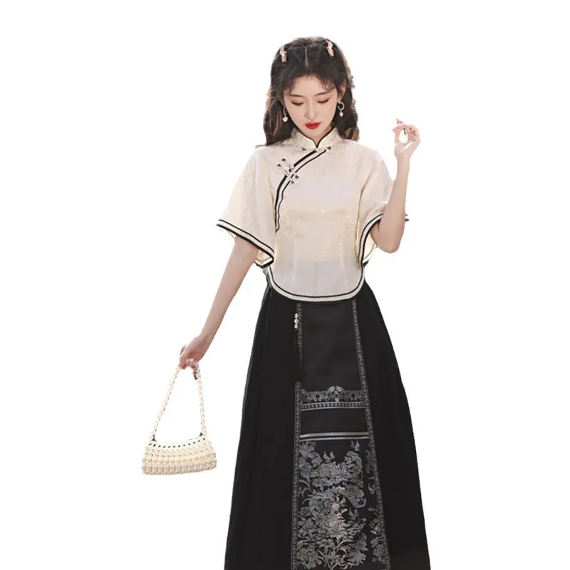 الرجعية الوطنية نمط شيونغسام تشي باو أعلى دعوى الربيع والصيف الأدب سيدة تحسين جديد