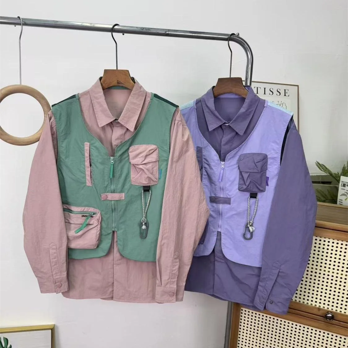 

Женский комплект из двух предметов: модная уличная одежда, свободная рубашка и жилет с множеством карманов, из прочного нейлонового волокна, с длинными рукавами и молнией