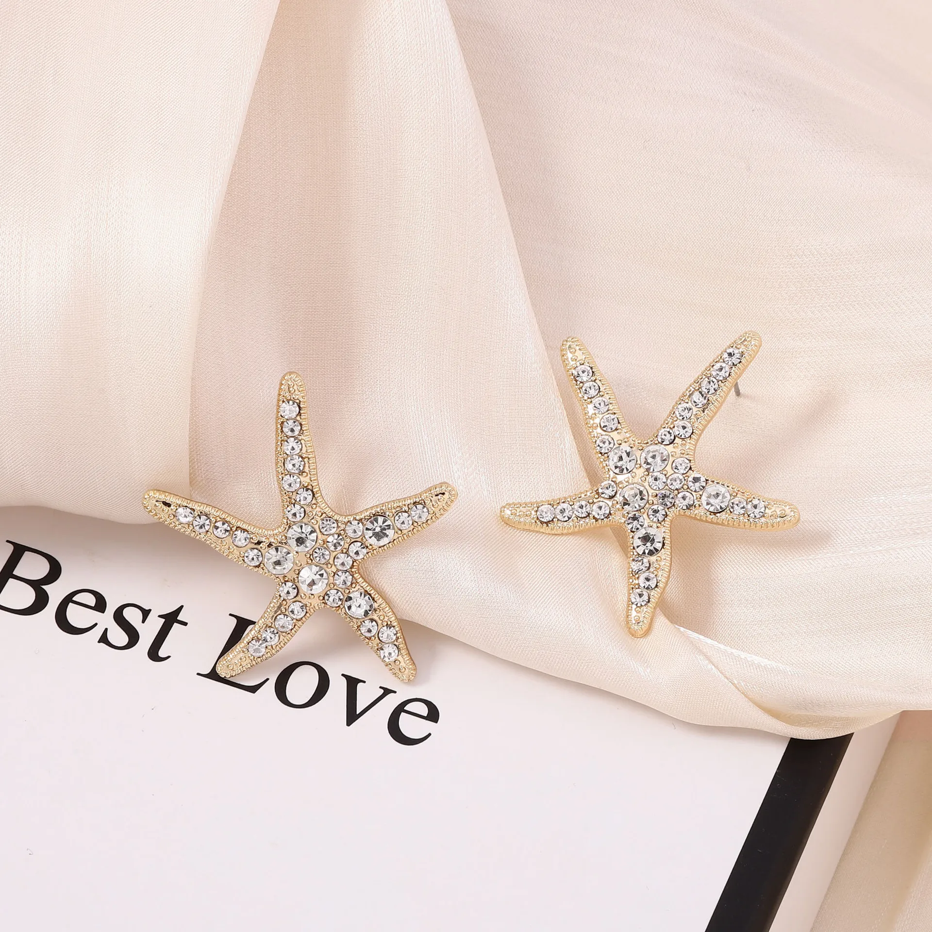 Simple and fashionable super flash full of diamonds, Burling Burling personalized starfish earrings, exquisite and light luxury,