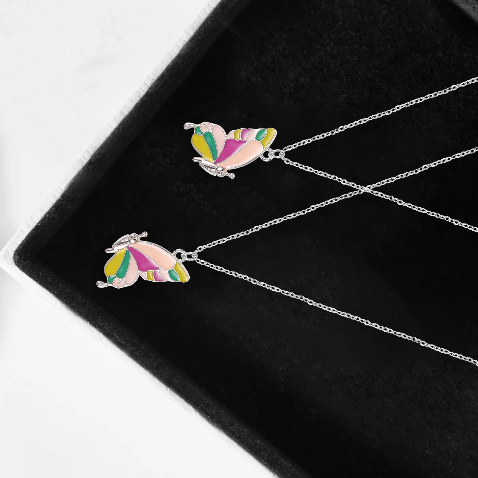 1 Paar bunte Schmetterlings-passende Halskette, vielseitige, stilvolle Paar-Halskette, magnetisches Geschenk für Freundin, Halsketten für Mama