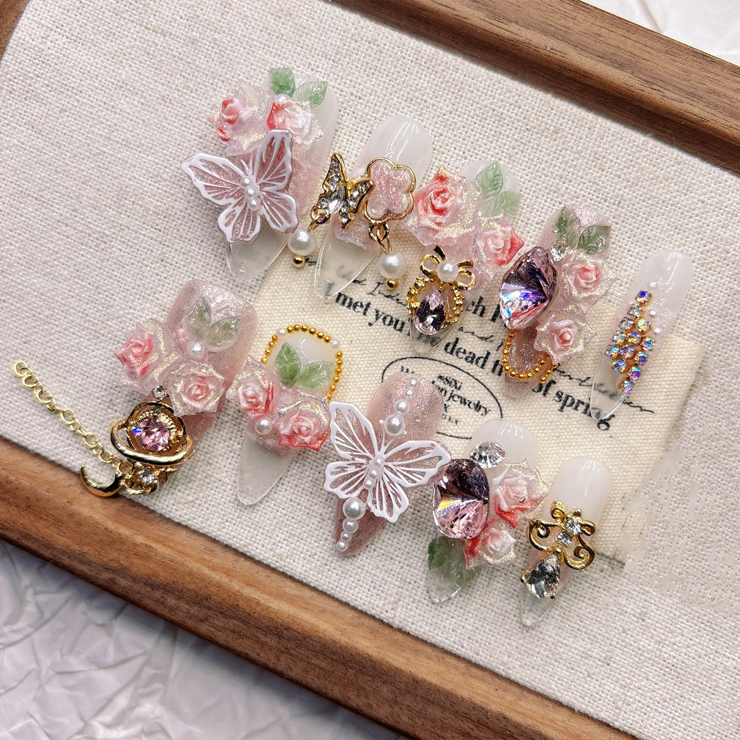 

Whimsical Pastel Pink Fairycore 3D Press On Nails Resin Rose Rhinestone Chain Dreamy Luxury Pastel Pink 3D Decor Easy To Apply