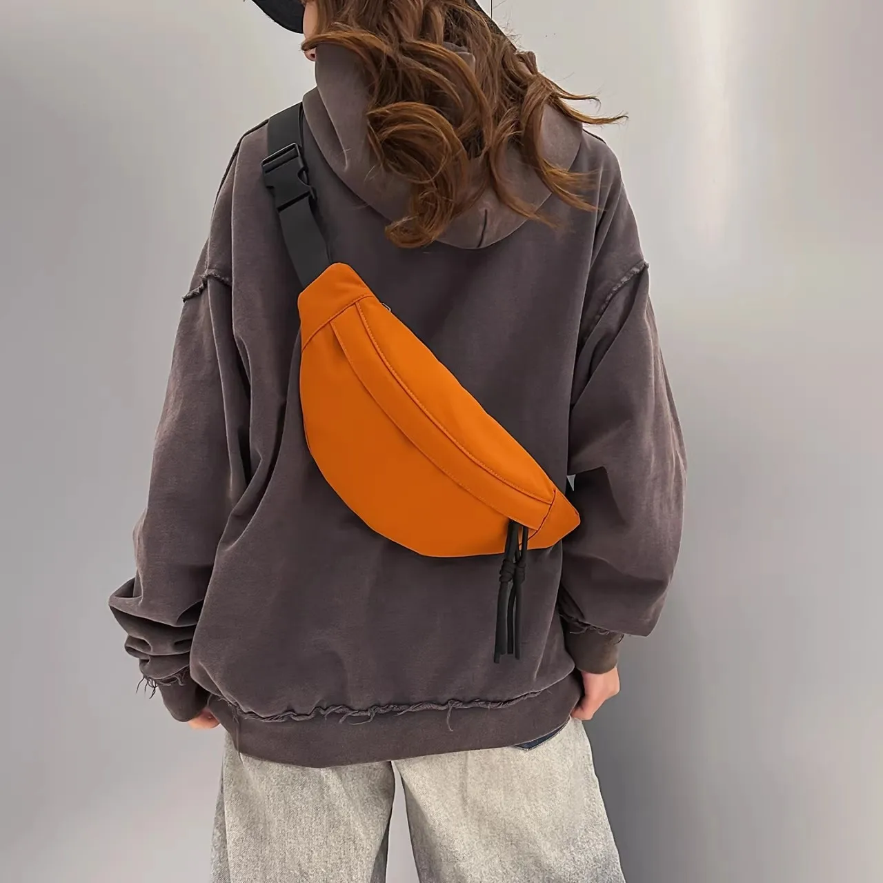 

Оранжевая нейлоновая поясная сумка 2026: повседневная спортивная сумка через плечо на молнии с кисточкой, легкая нагрудная сумка для мужчин и женщин