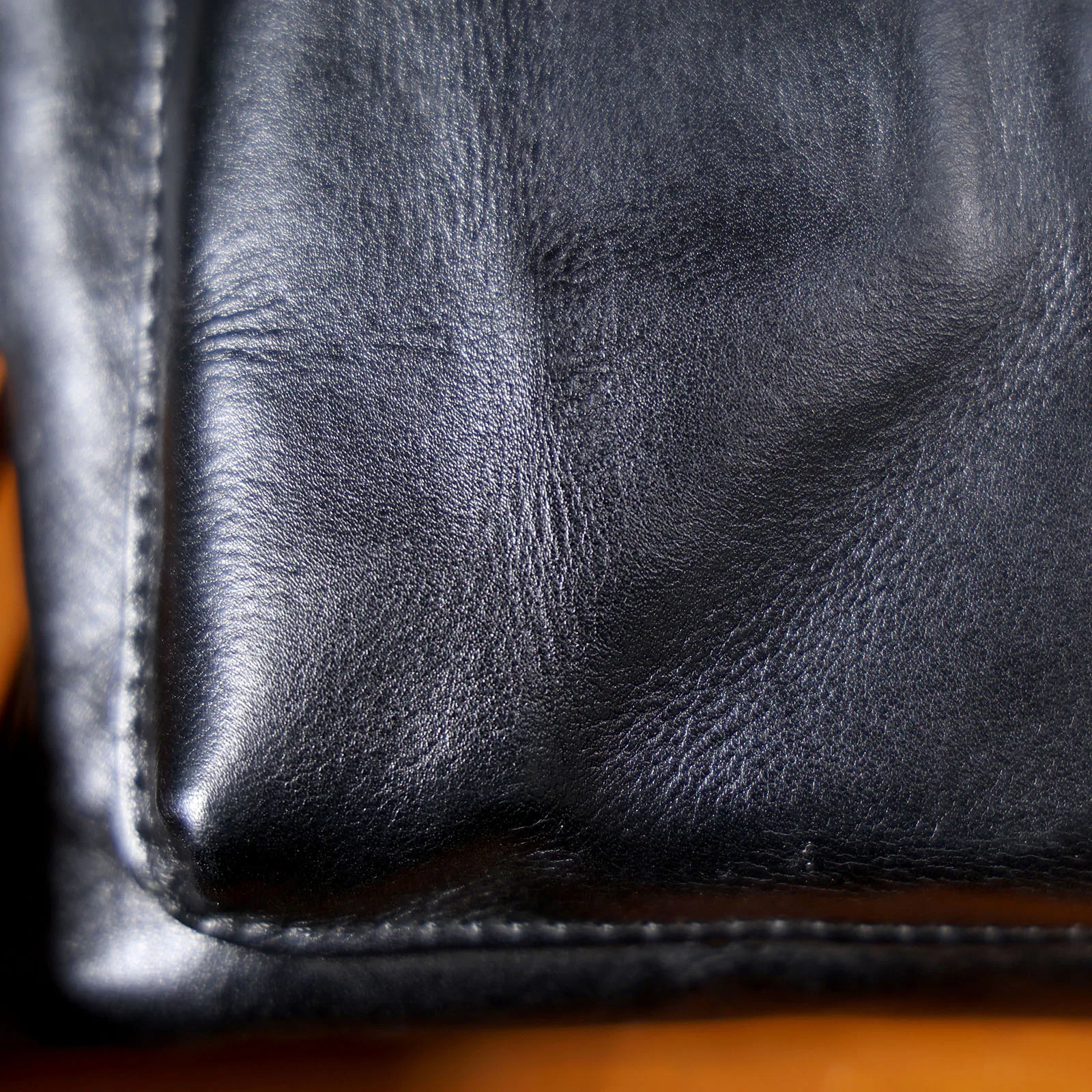Echte Leder-Umhängetasche für Herren, Crossbody-Brusttasche im Schlichten, Modischen Stil aus Rindsleder, Hochwertige Leder-Freizeittasche – Detail 13