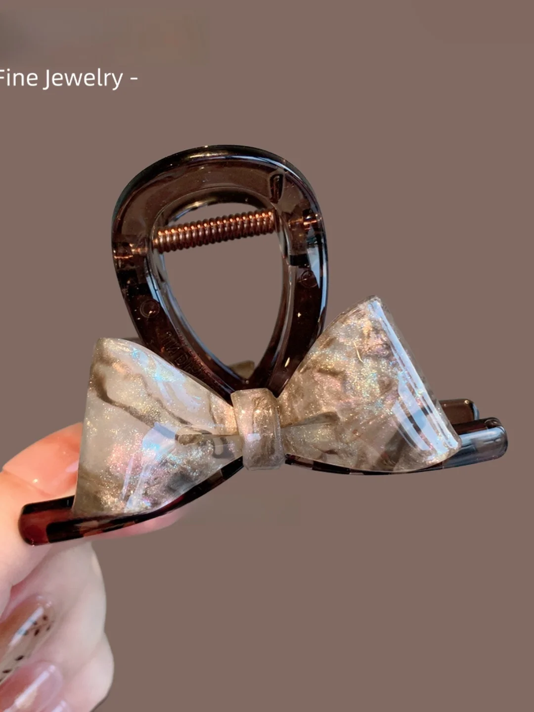 presilha-de-cabelo-elegante-media-em-acetato-com-laco-borboleta-para-meio-coque-–-acessorio-de-cabelo-moderno-e-estiloso-para
