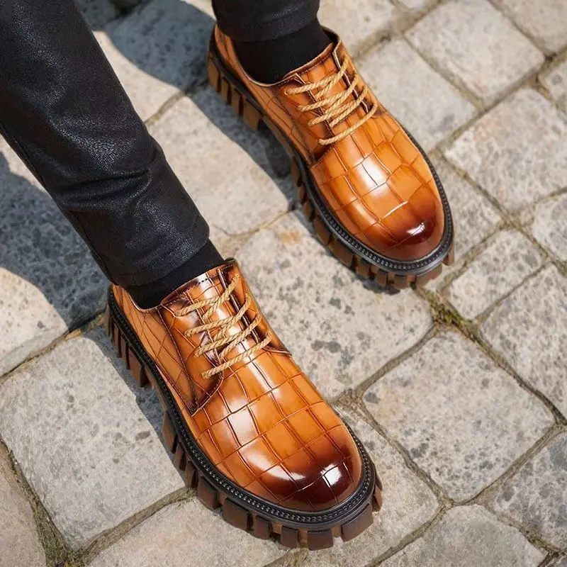 Zapatos de cuero para hombre, zapatos de cuero con cabeza grande de negocios a la moda, zapatos de fondo blando con plataforma británica, zapatos de vestir de calidad para fiesta de boda