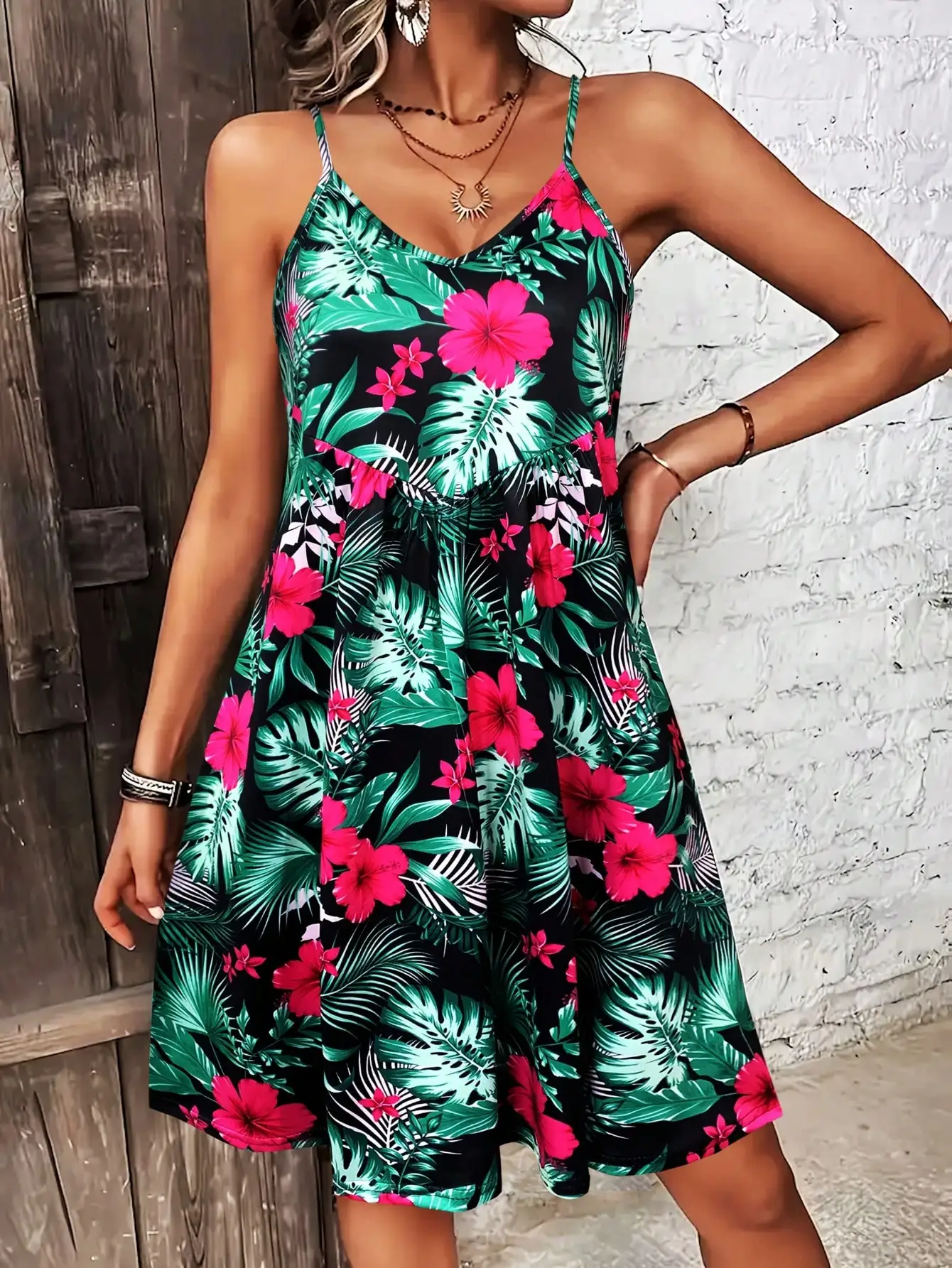 Sommerkleid im Urlaubsstil mit V-Ausschnitt und Spaghettiträgern, Camisole-Kleid für Urlaubsoutfits, Boho-Kleider für Damen im Sommer – Detail 5