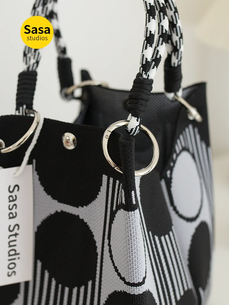 

Classic Retro Knitted Handbag Small Square Bag Large Capaci Commuter Bag Faionable Casual Polyester Handbag for Men And W...