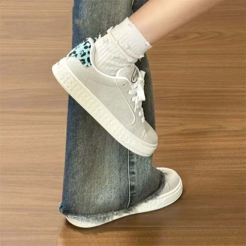 Board shoes women's 2025 new retro Korean version versatile casual fashion comfortable student bread shoes