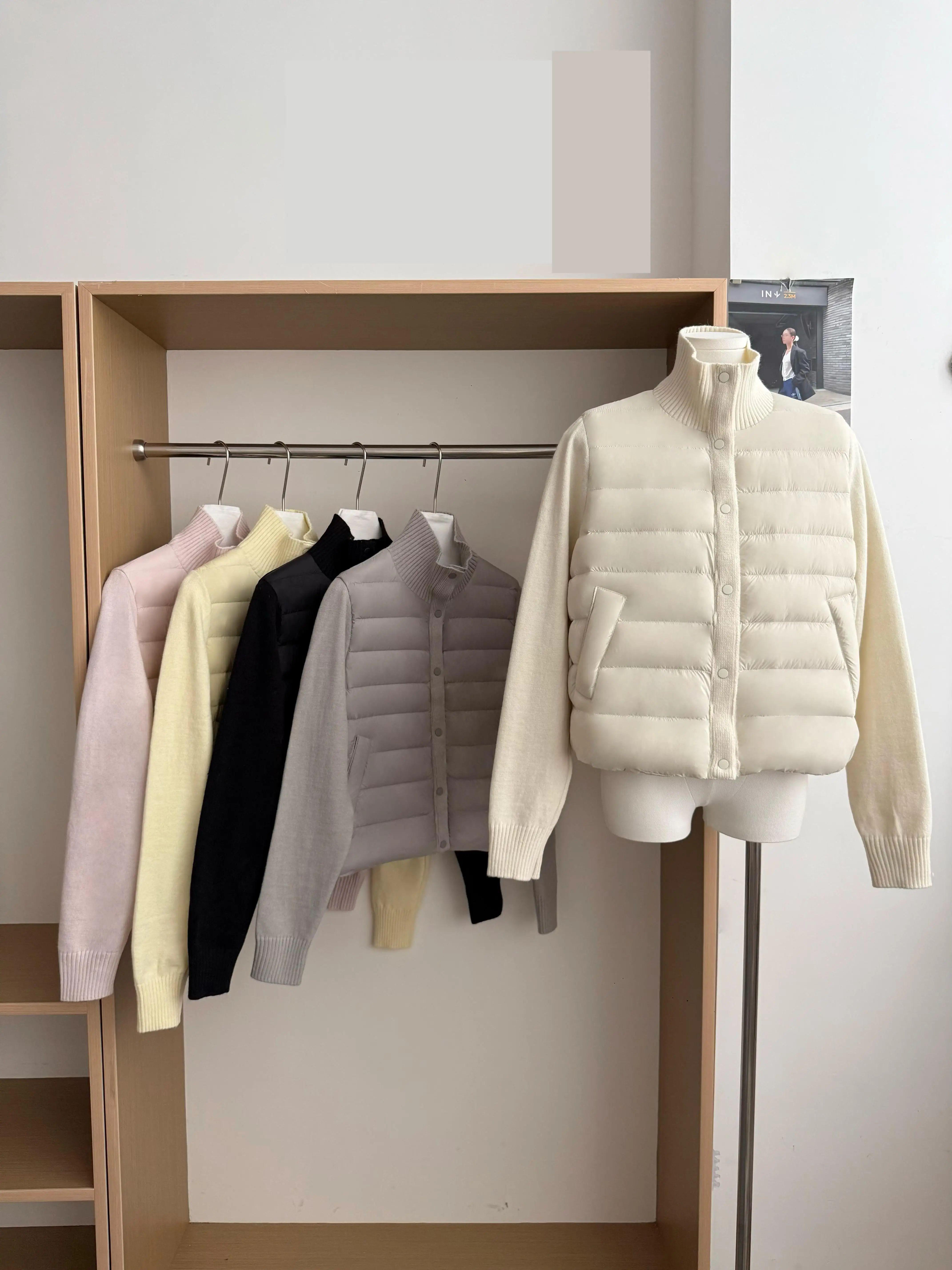 2025 Chaqueta de plumón de pato blanco de retales de punto de otoño e invierno para mujer, cálida manga larga