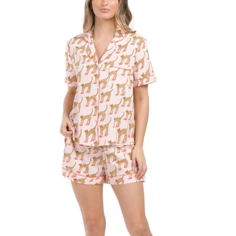 

Блузка на пуговицах с коротким рукавом и шортами