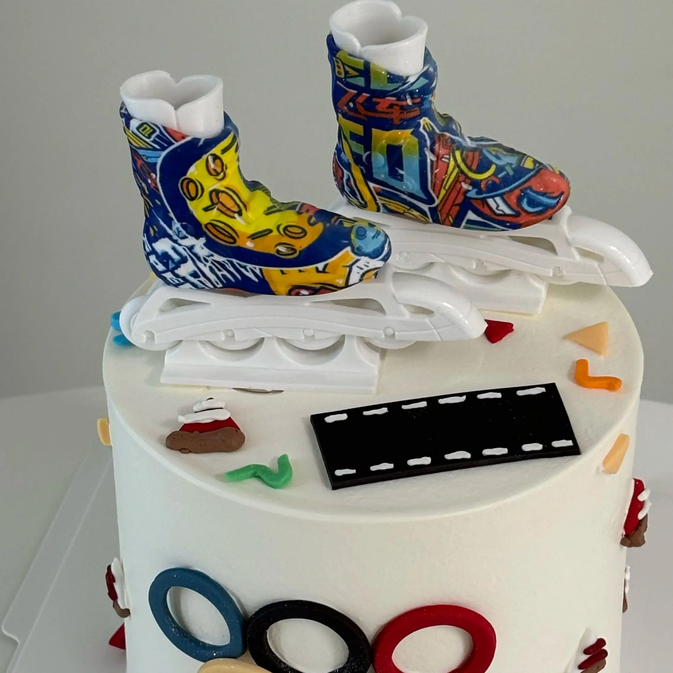 أحذية التزلج على الجليد الألوان الكلاسيكية أحذية التزلج الدوارة الصغيرة للأطفال ألعاب تخفيف التوتر ديكور سطح المكتب