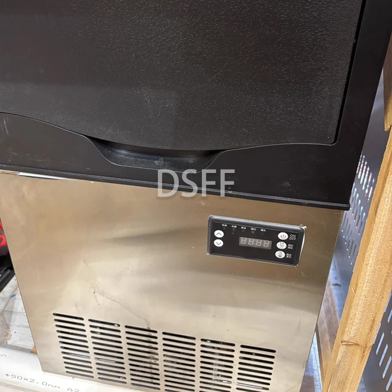 ماكينة صنع الثلج العمودية المصنوعة من الفولاذ المقاوم للصدأ بقوة صغيرة وسعة كبيرة للاستخدام المنزلي بتصميم مدمج