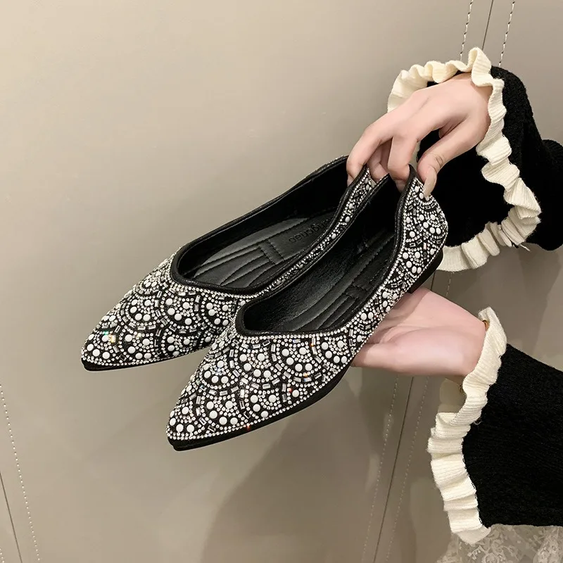 Women's Pointed Flats Shoes 2026 Fashion New Shining Diamond Shallow Soft Sole Dress Shoes Women Fairy Slip-On Wedding Shoes