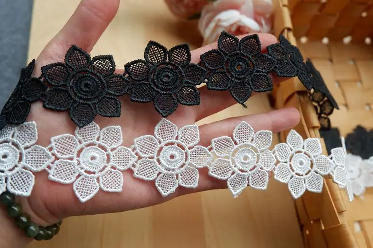 Polyester Flower Embroidery Lace, French Lace Ribbon Fabric, Guipure DIY Trims, Warp Knitting Sewing Accessories Off White Black