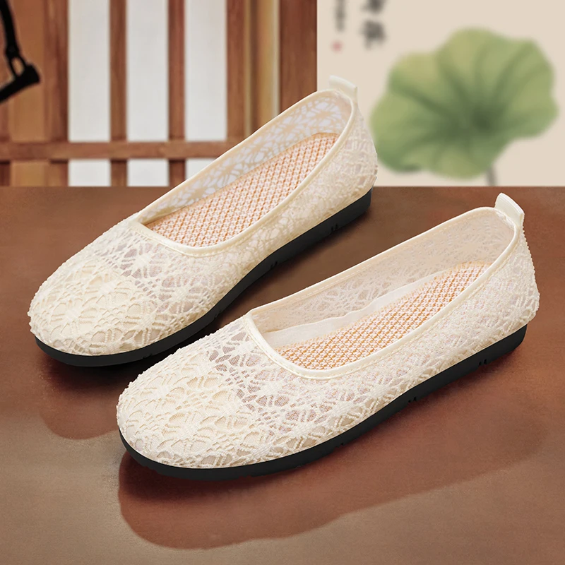 

Beijing Ladies Soft Bottom Net Work Shoes New Style Slip-On Summer Non-Tiring Breathable Bean Bean Shoes Fashionable Casual r...