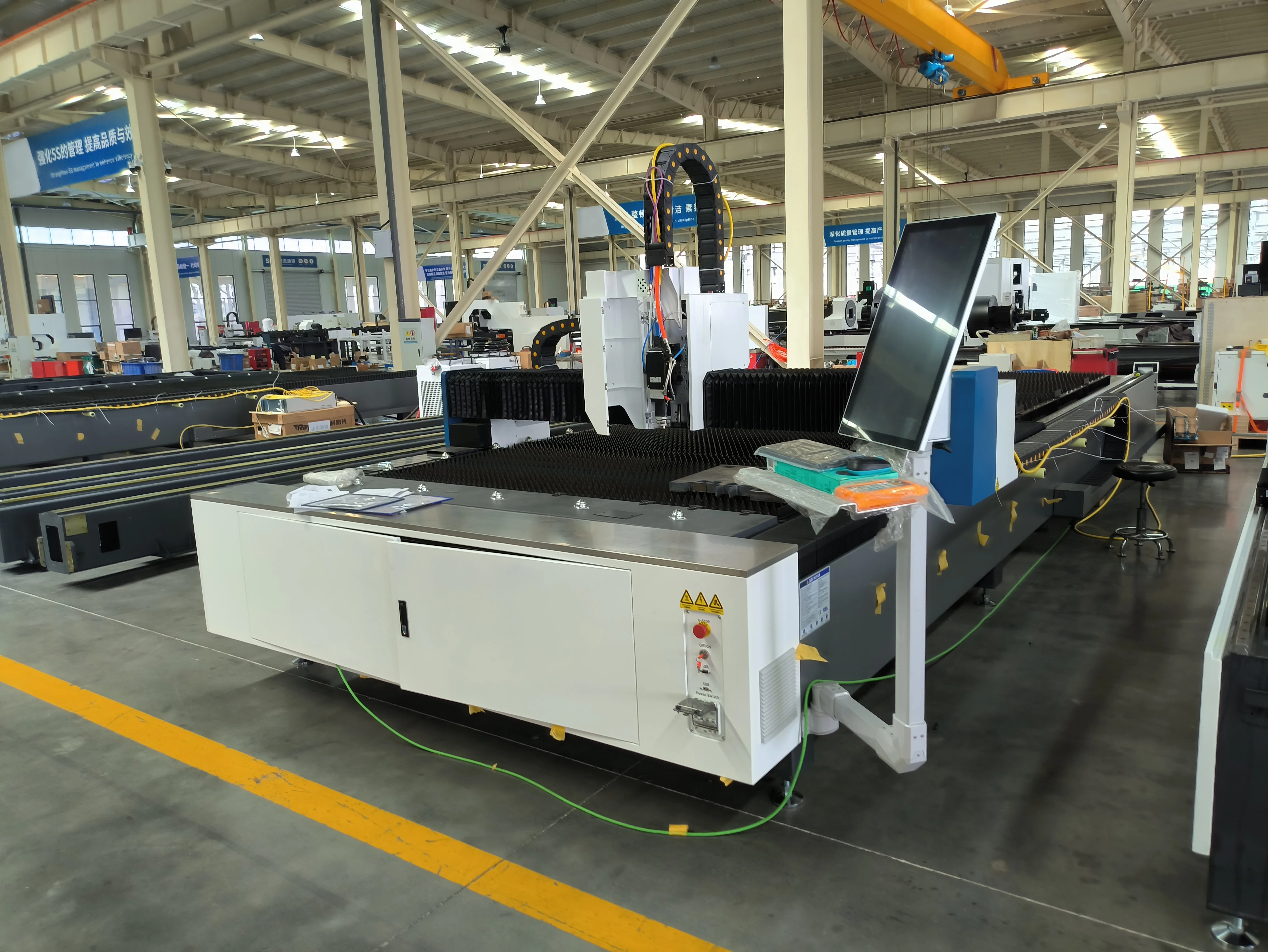 Hot Sale 2000W Laser Engraver Machine CNC 3015  Laser Cutting Machine