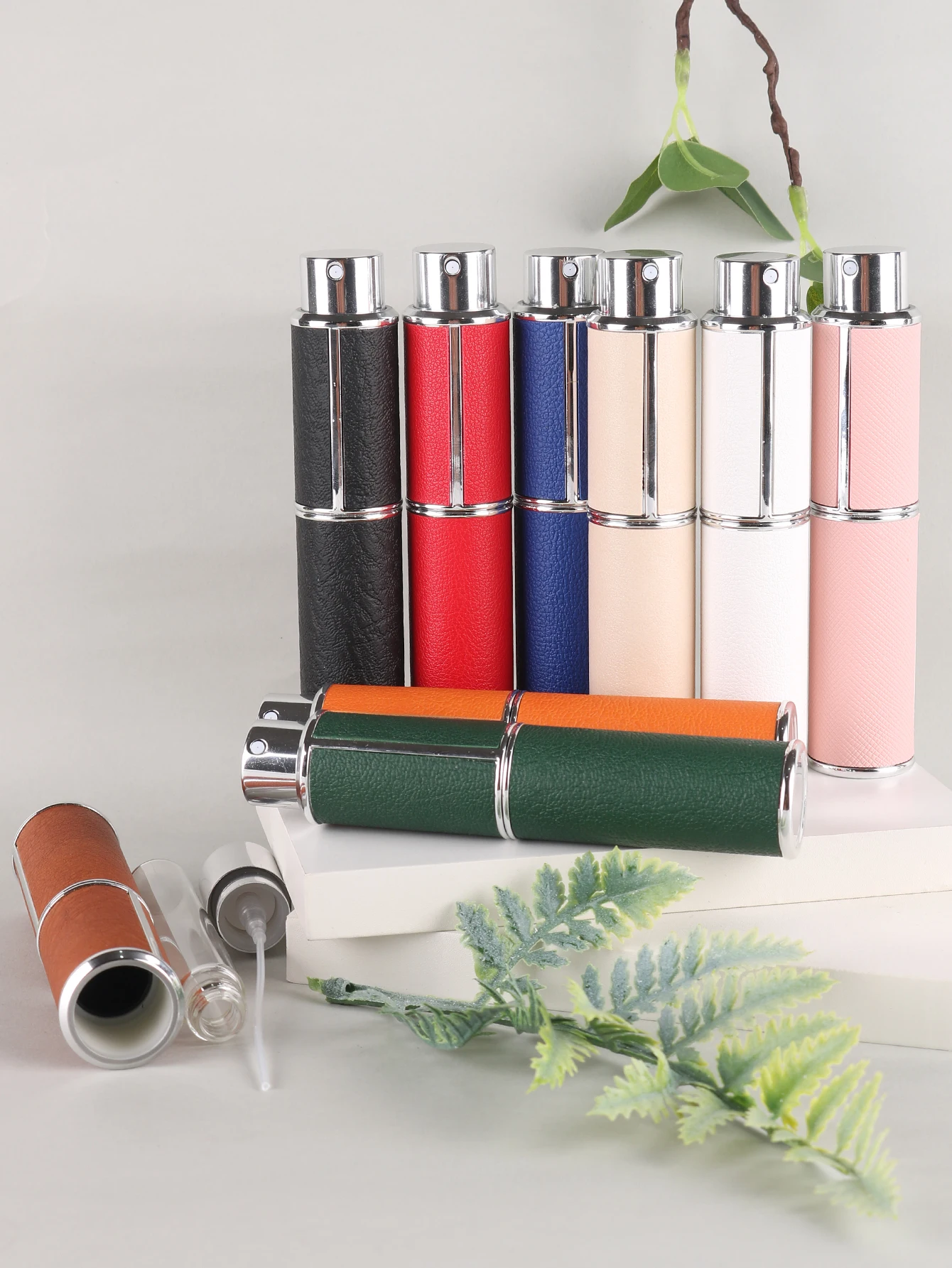 10ml Drehverschluss-Lederparfümflasche, Leerer Nachfüllbarer Reisebehälter, Leere Kölnischwasserflasche, Tragbare Sprühflasche, Taschenformat – Detail 4