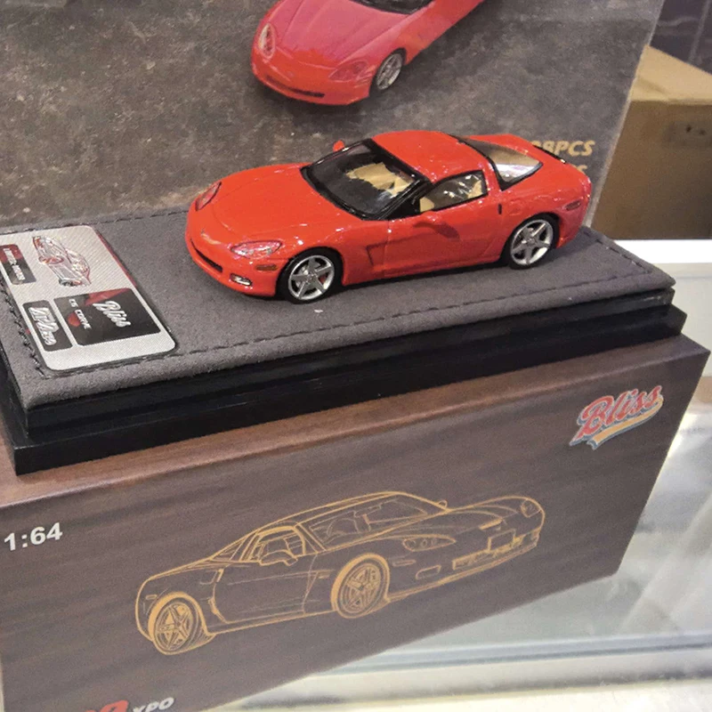BLISS 1:64 Scale CORVETTE Z06 & C6 Alloy Car Model Scene Simulation Toy Desktop Display Multiple Style Options Unique Gift
