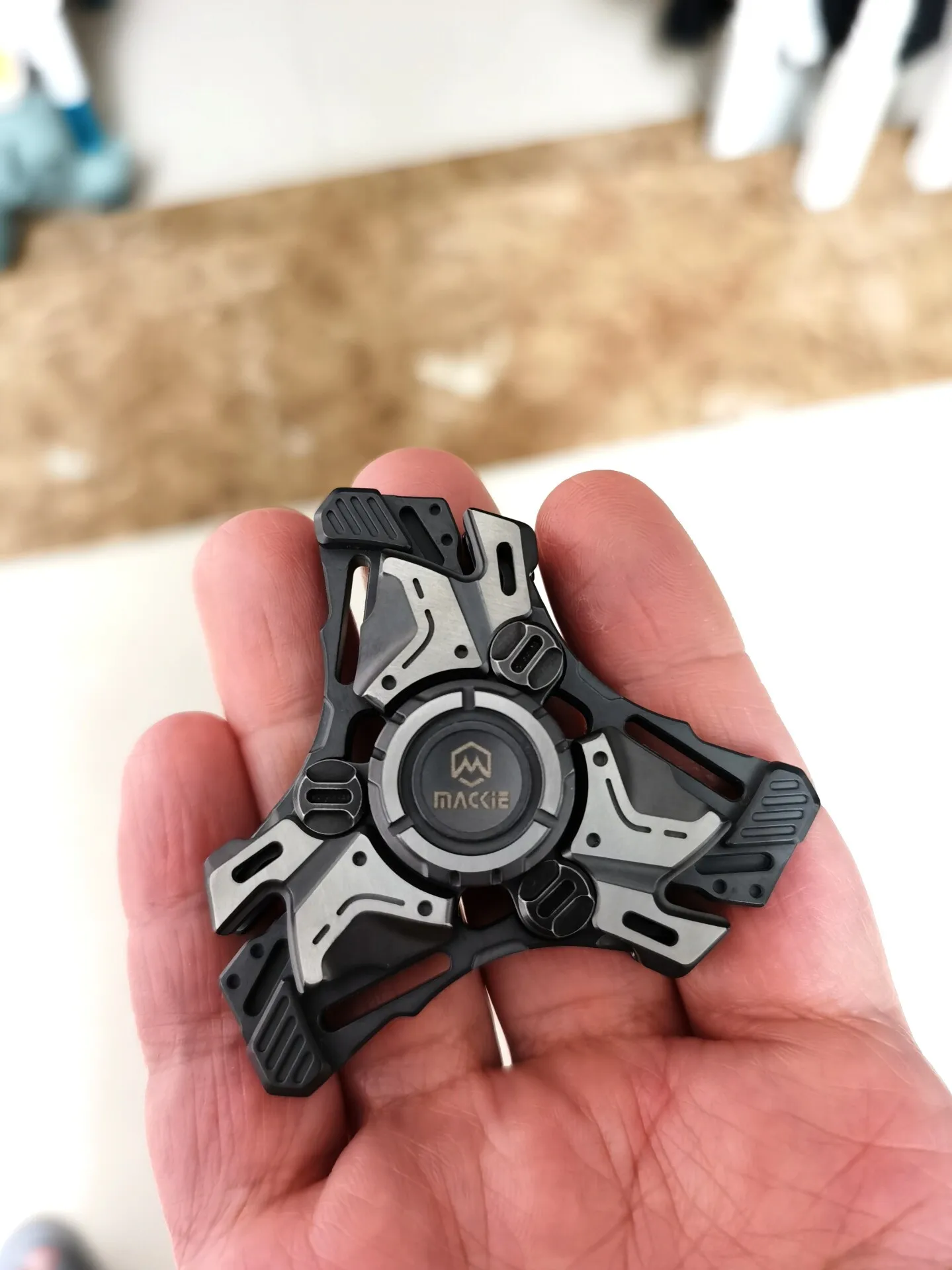 Used EDC MackieRX03 Greedy 3rd Generation, Slider, Fingertip Gyro, Adult Decompression Toy High-speed Rotation