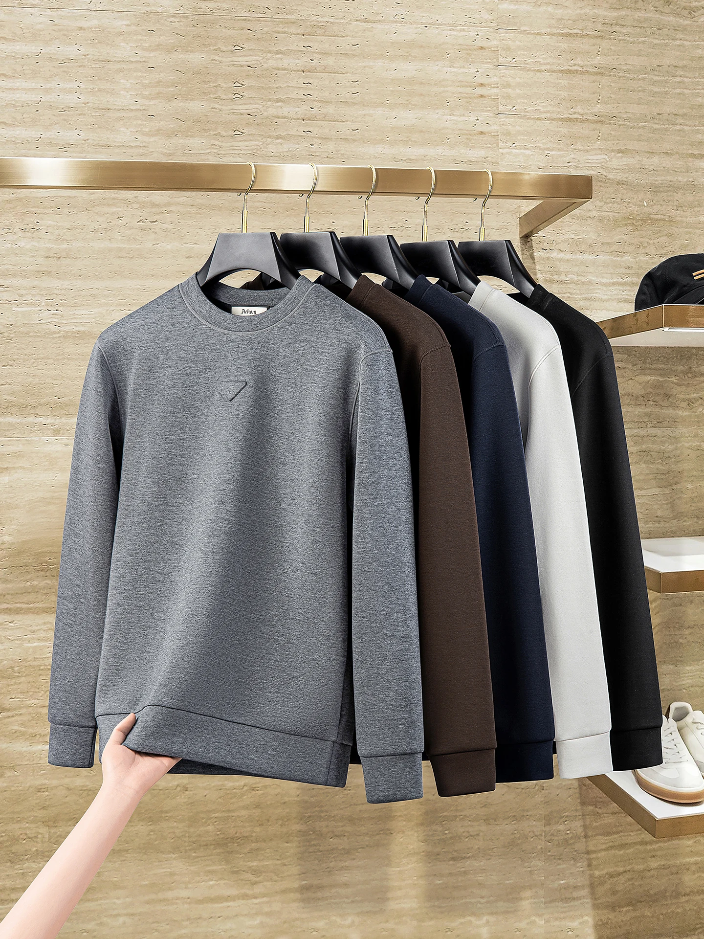 

JSBD Autumn High-end Cloud Feel smooth Modal base shirt for men, slim round-neck solid color sweatshirt for men