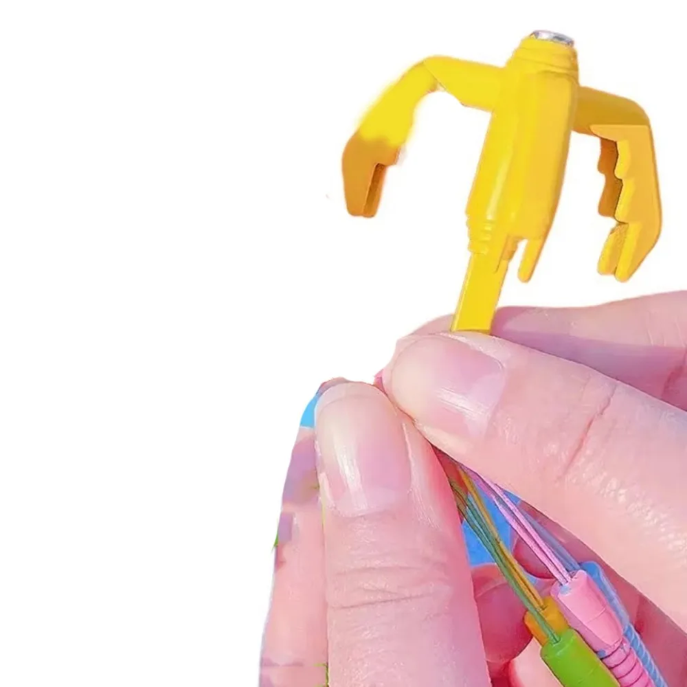 

Hand Eye Coordination Spring Claw Hook Plastic Easy To Use Hook Claw Scalable Claw Toy Magnetic Attraction Colourful