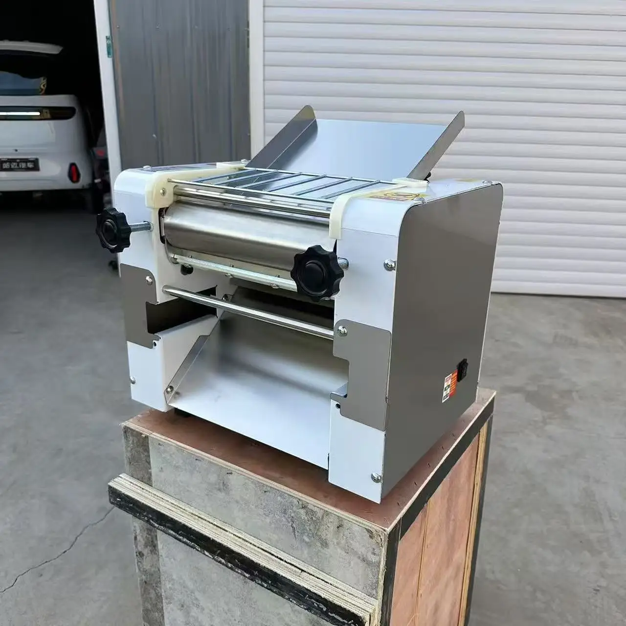 Small Commercial Dough Sheeter Sheeting Kneading Pizza Dough Press Machine for Household