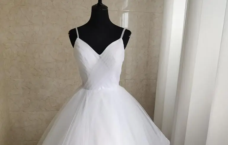 New Short Front Long Back Gothic White Wedding Dresses Spaghetti Straps Deep V Neck High-low Bridal Gowns Vestido Custom Color
