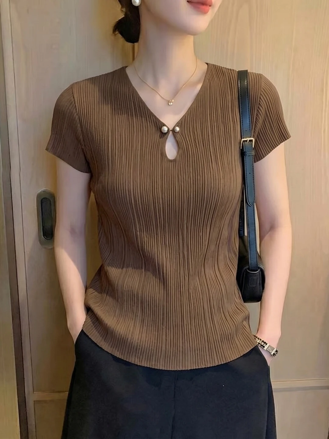 

Elegant Simple Design V-Neck Knitted Short Sleeve Women's Summer plus Size Decorative Shoulder Button Upper Apparel