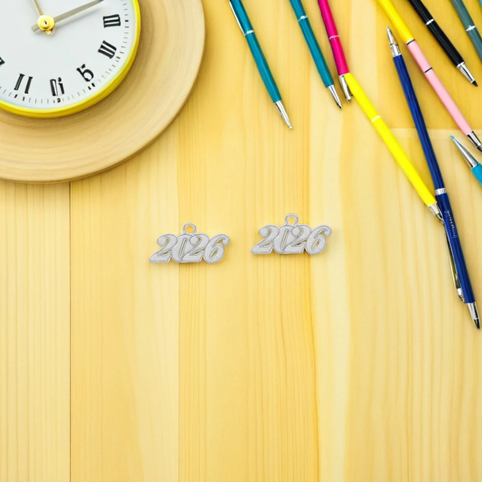 

50Pcs Class of 2026 Graduation Keepsake Charms Metal Number Pendants for DIY Tassel Decor Craft Party Accessories