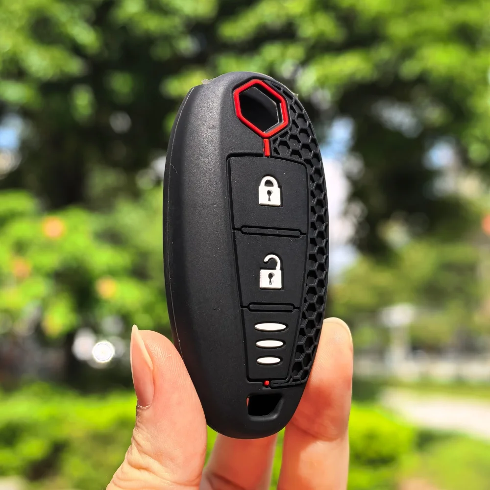 For Suzuki Baleno Ertiga Ciaz Ignis Kizashi Swift SX4 S-cross Vitars Silicone Car Smart Key Cover Case Bag Protector Keychain