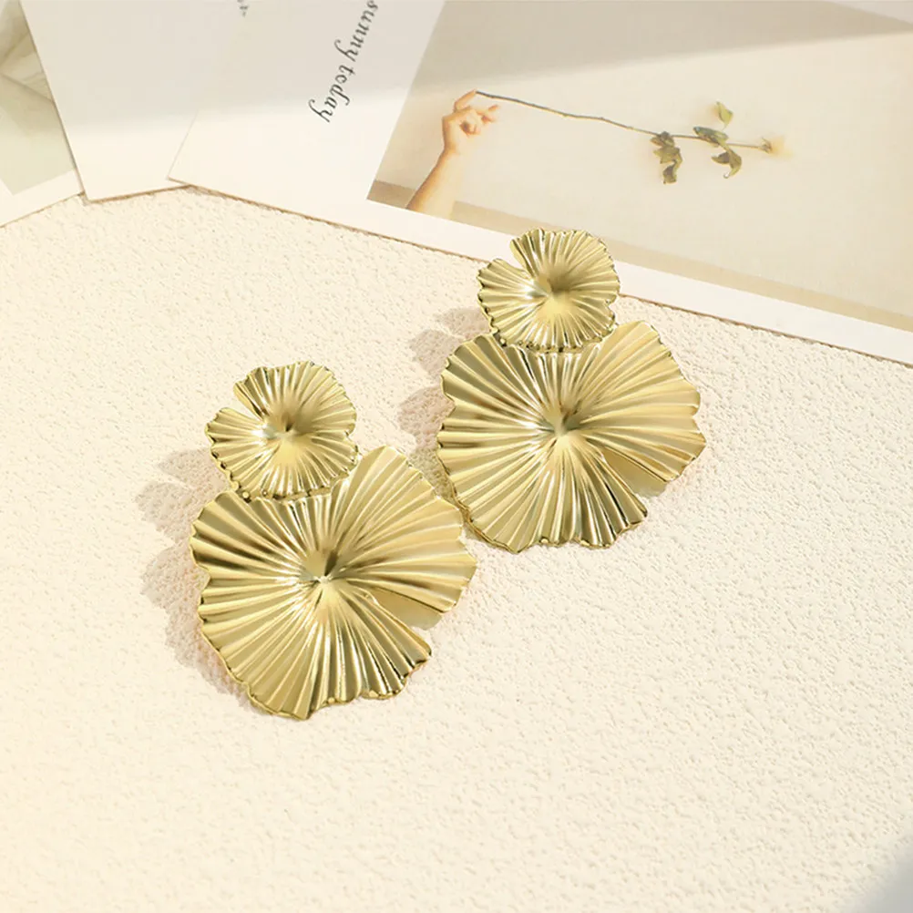 1Pair Floral Dangle Earrings Gold Tone Petal Design Light Weight Comfortable Earrings for Women Wedding Birthday Graduation Gift