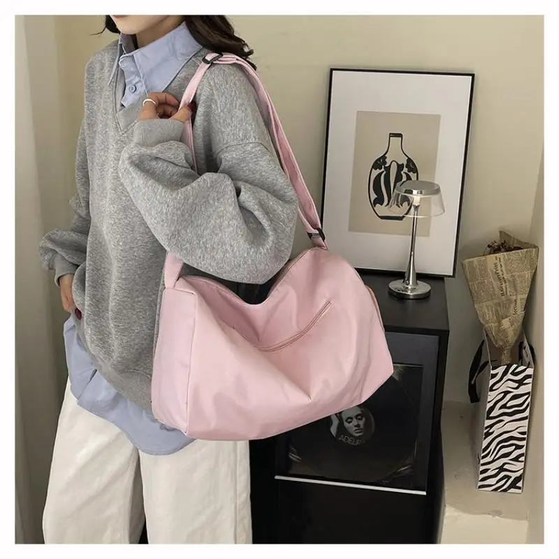 Beige Wasserabweisende Nylon-Reisetasche mit Verstellbarem Gurt Große Kapazität für Fitness Reisen Tägliche Pendlerfahrten – Detail 15