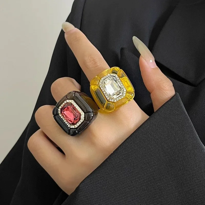 

YISON New Colorful Rhinestones Ring Geometric Three-dimensional Finger Rings for Women Elegant Square Jewelry Accessories