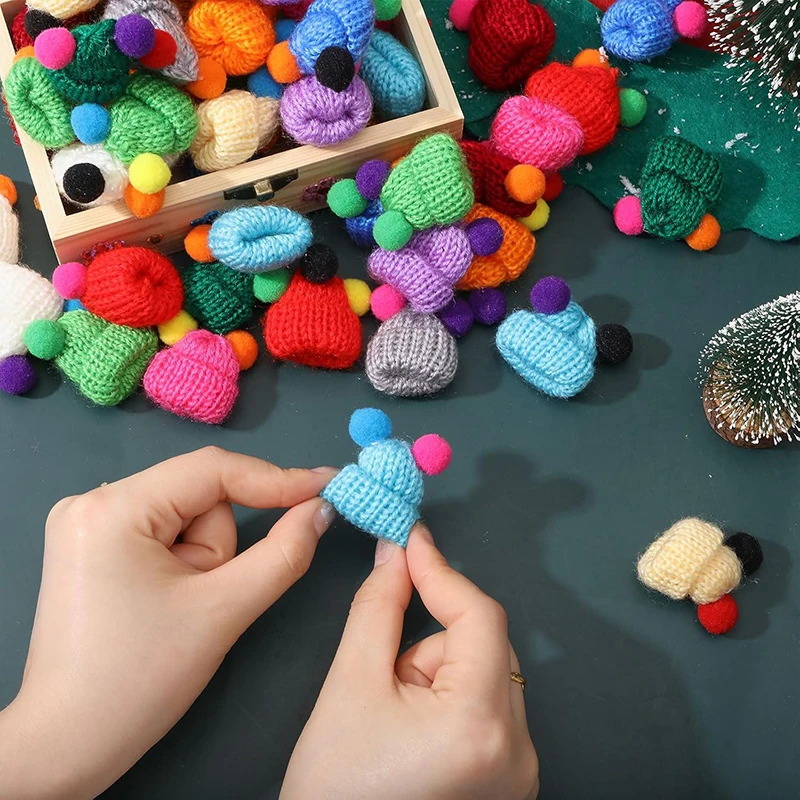 10/20szt Mini czapki dziewiarskie Dzianinowy świąteczny kapelusz Craft Doll Hat DIY Biżuteria Świąteczny pokrowiec na butelkę Dekoracja stołu Akcesorium