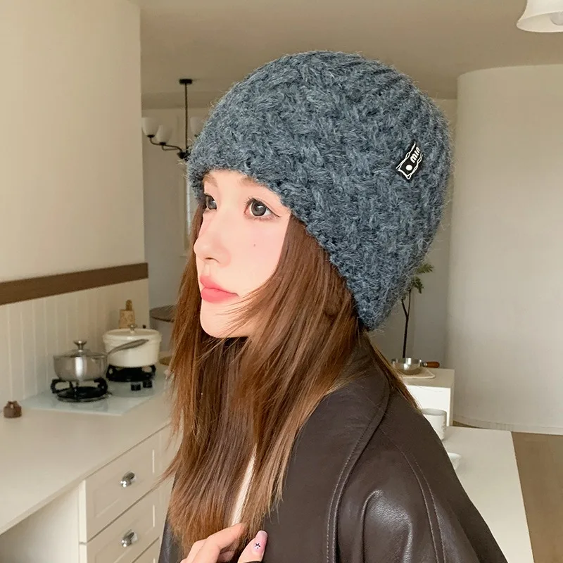 Winter autumn fleece knitted warm pullover hat thick wool yarn makes face look smaller, keeps warm and protects ears wool hat