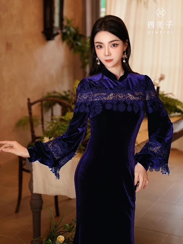 

Новое зимнее винтажное длинное платье из бархата с пэчворком, ажурной вышивкой, кружевом, поясом и фасоном «рыбий хвост», фиолетовое