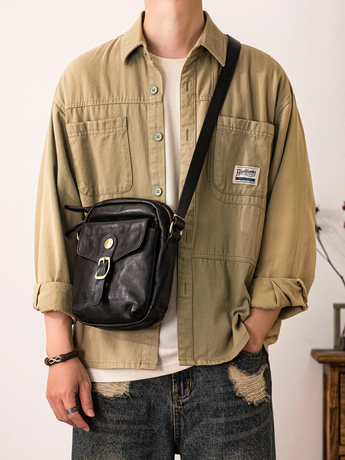 

simple vintage designer handmade vegetable tanned cowhide men's small shoulder bag outdoor party genuine leather phone bag