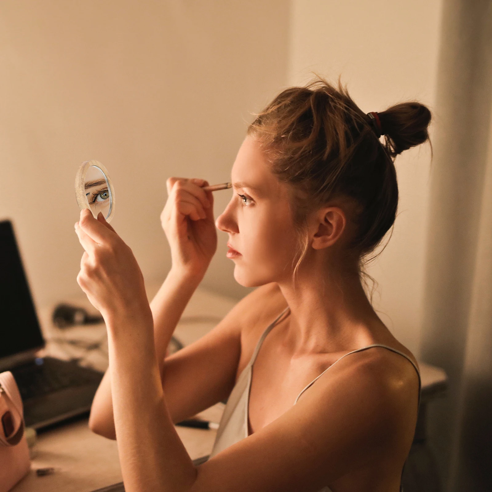 กระจกแต่งหน้าพกพาขนาดเล็ก 3 ชิ้น กระจกแต่งหน้าทรงกลมขนาดเล็ก น้ำหนักเบา กระจกพกพาสำหรับผู้หญิง