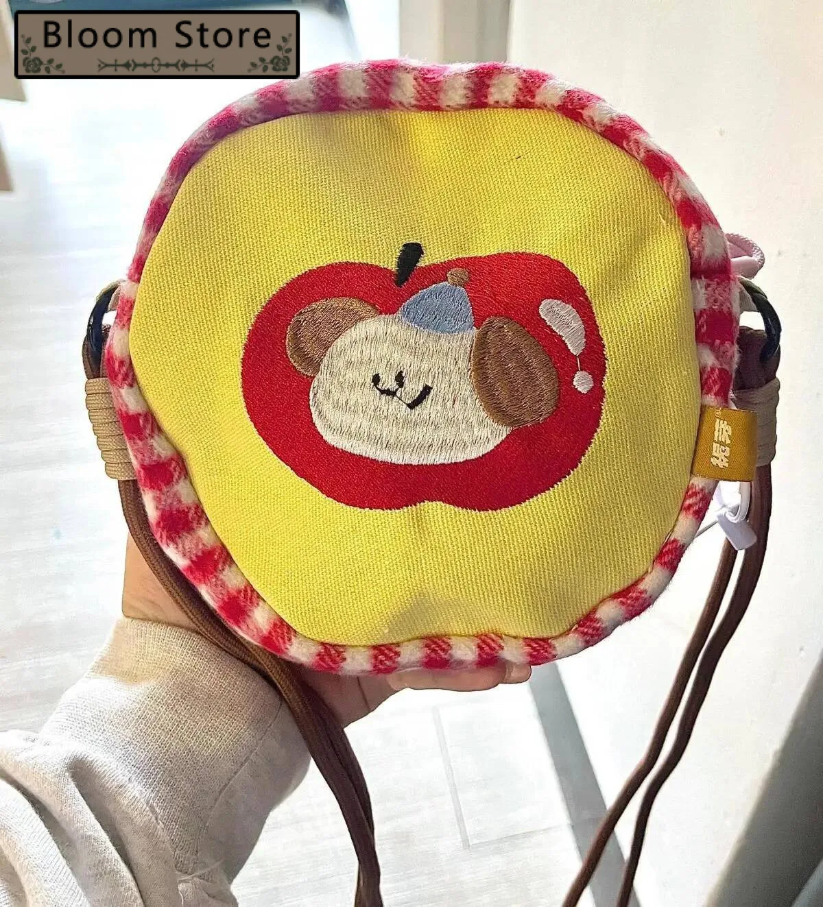 

Bloom Apple Embroidery Round Messenger Wallet Women Sweet Cute Cartoon Camera Mini Bag Ladies Vintage Yellow Handbag 2025