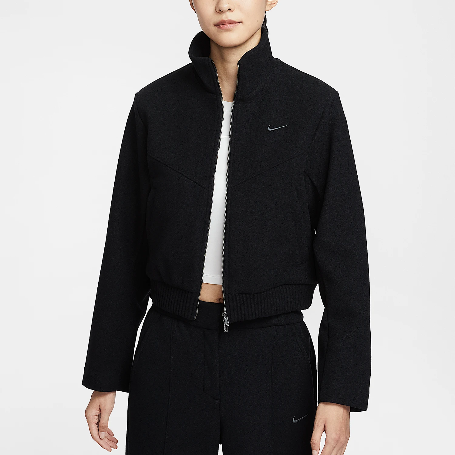 

Оригинальная женская флисовая короткая куртка Nike Sportswear с воротником-стойкой HV5144-010