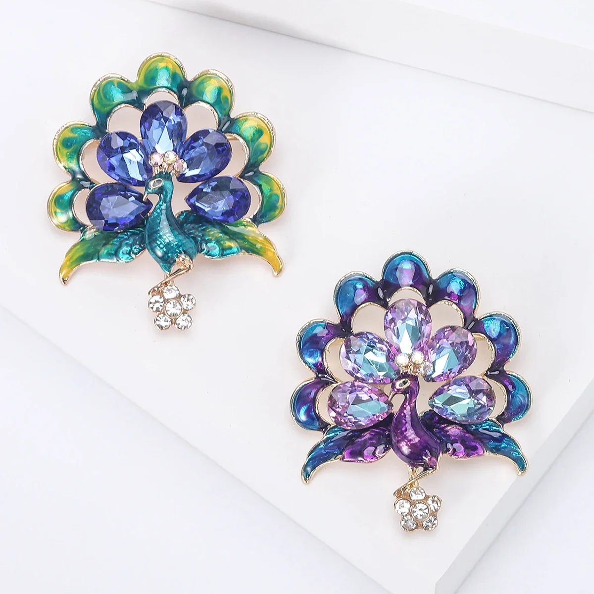 New Enamel Peacock Brooches for Women Unisex Rhinestone Flower Pins Bird Badges Event Party Decoration Clothes Accessories
