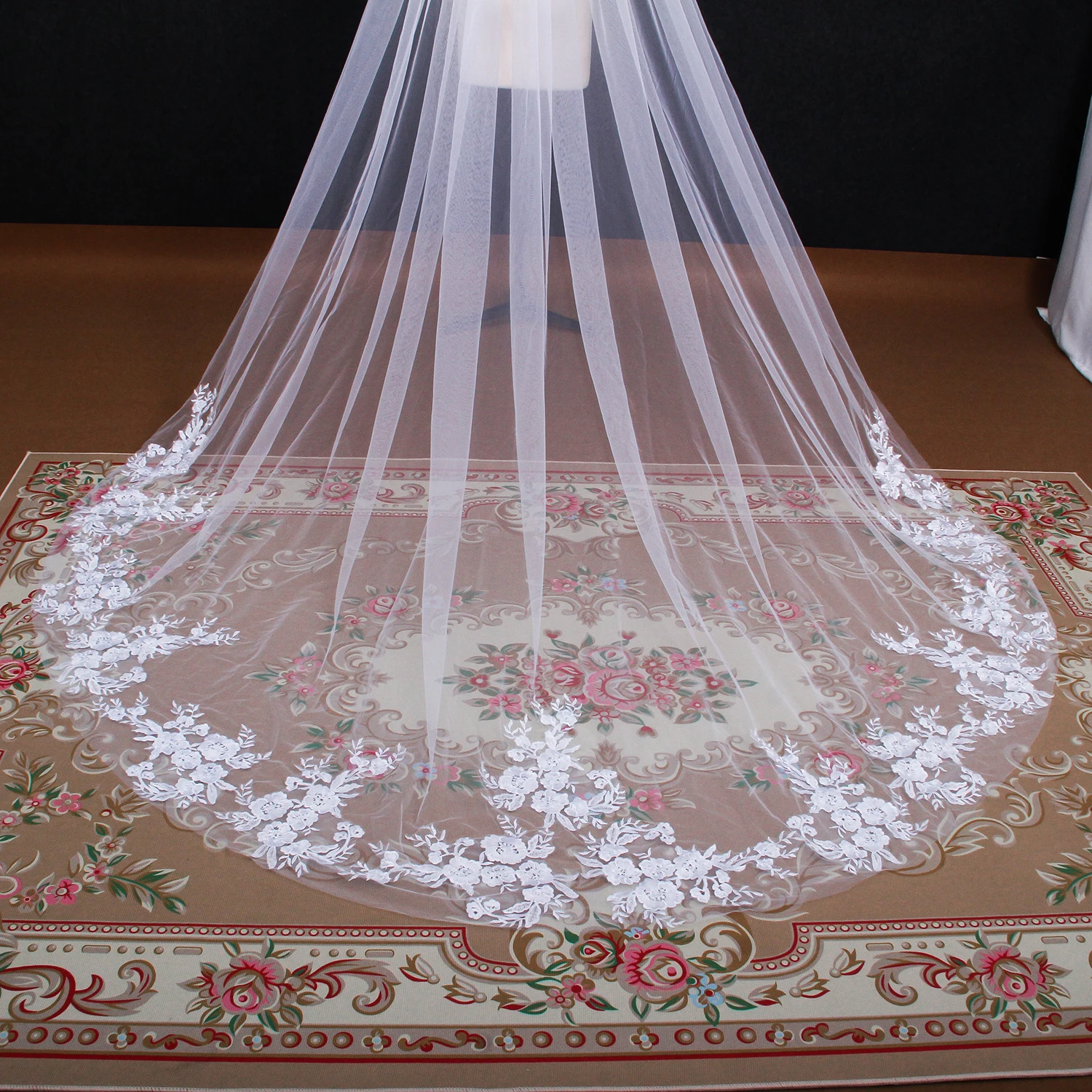 NZUK One Layer Wedding Veil 3 Meters Long Bling Sequins Lace Appliques Bridal Veil Cathedral Veil for Bride Wedding Accessories